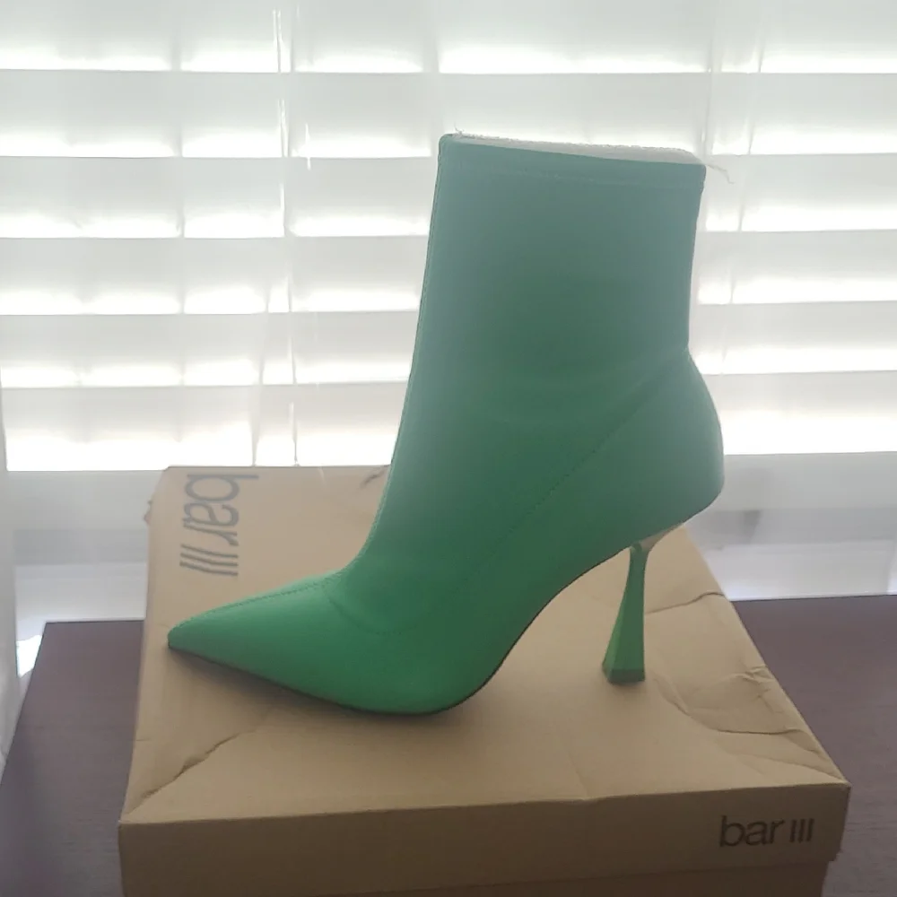 BAR III Women’s Olevia Booties
